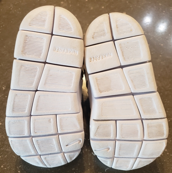 Infant Nike runners - Picture 2 of 2